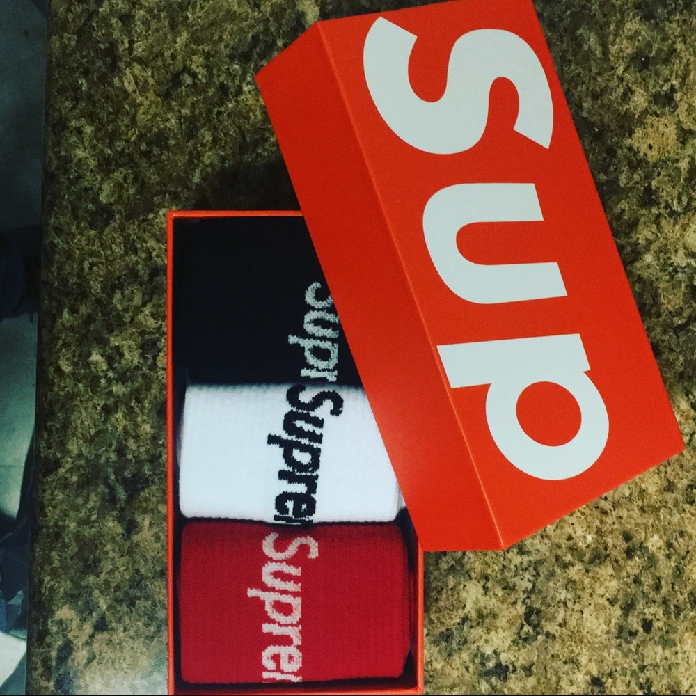 Supreme socks